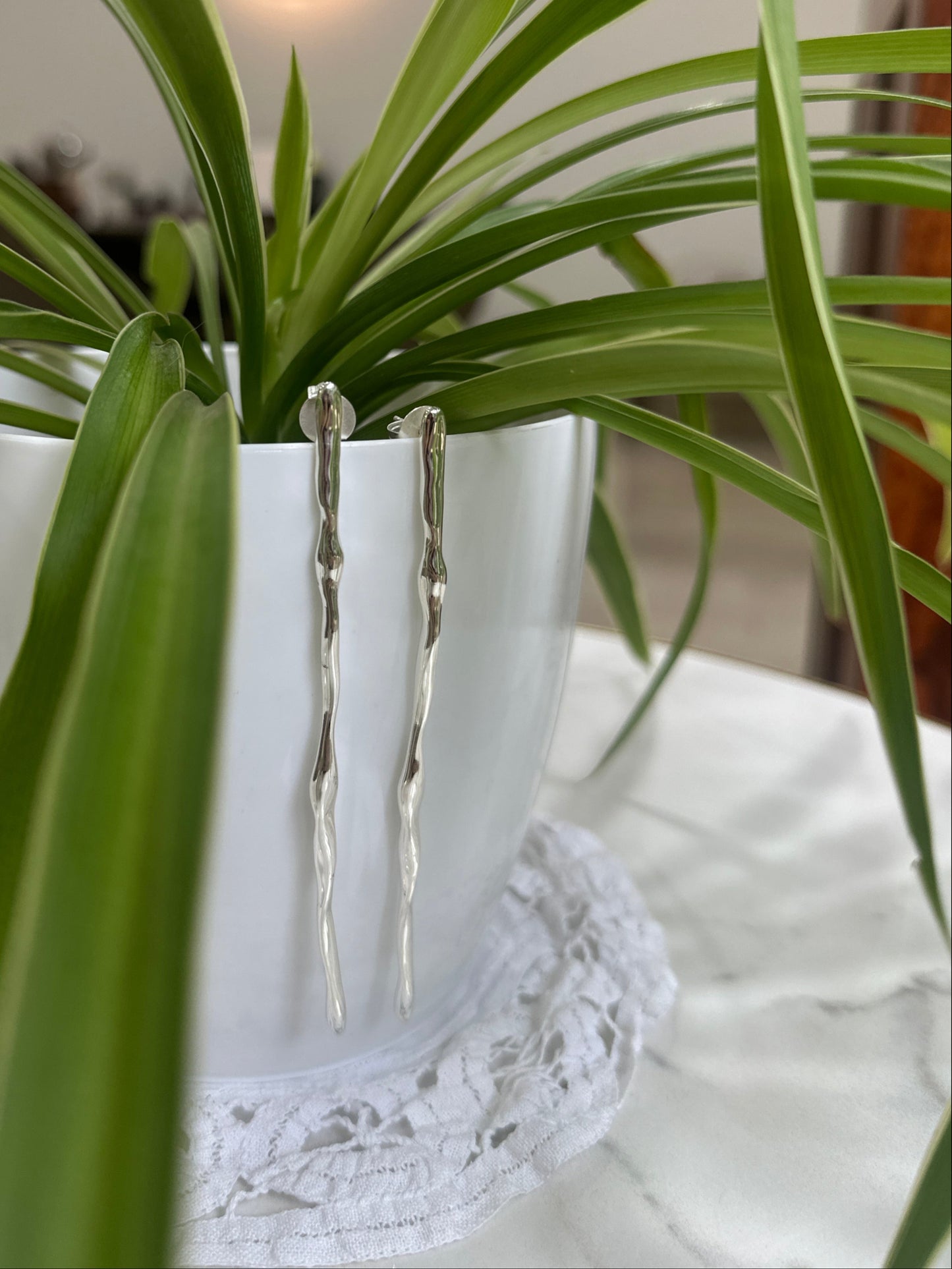 Flō Bar Earrings