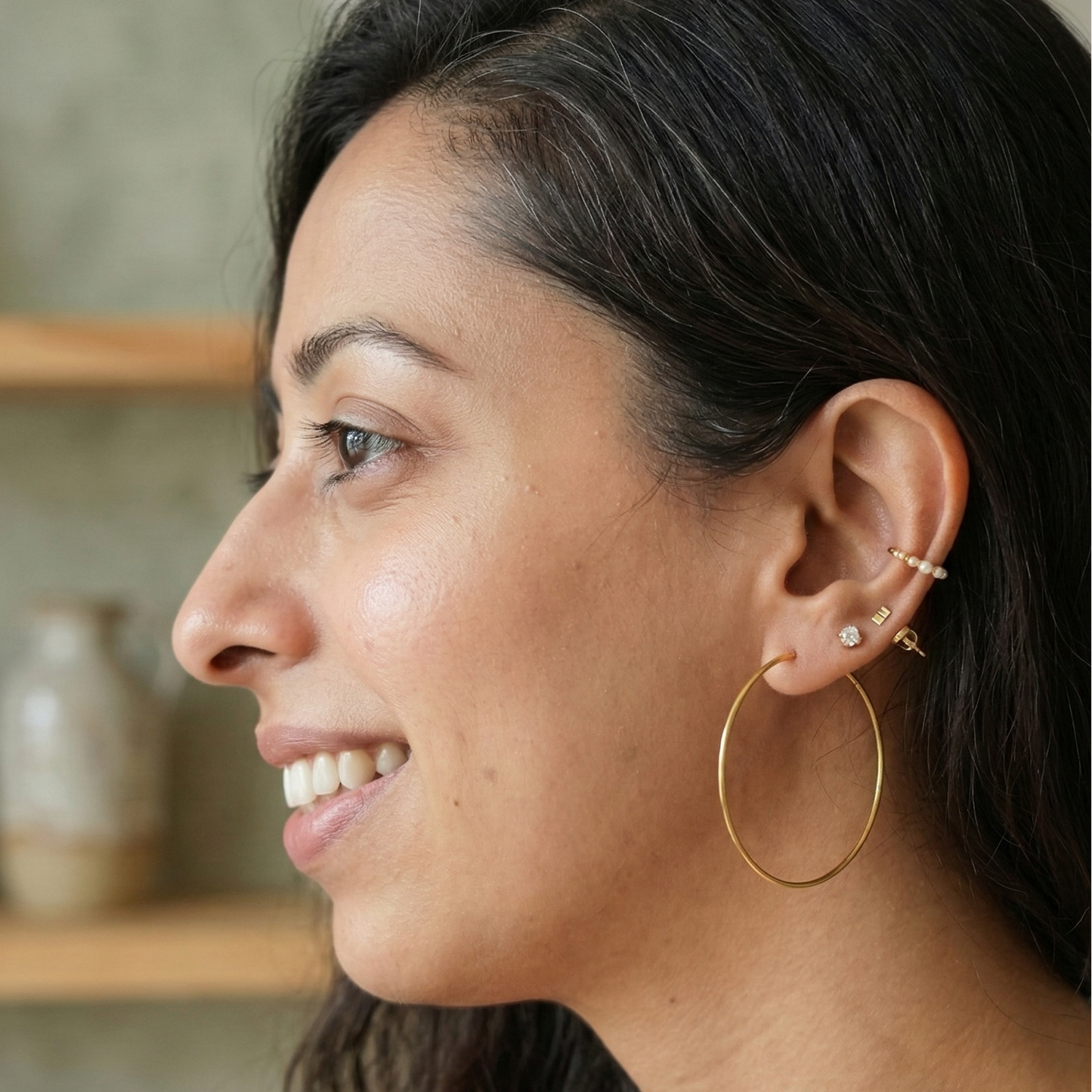 Woman wearing 40mm hoops in gold