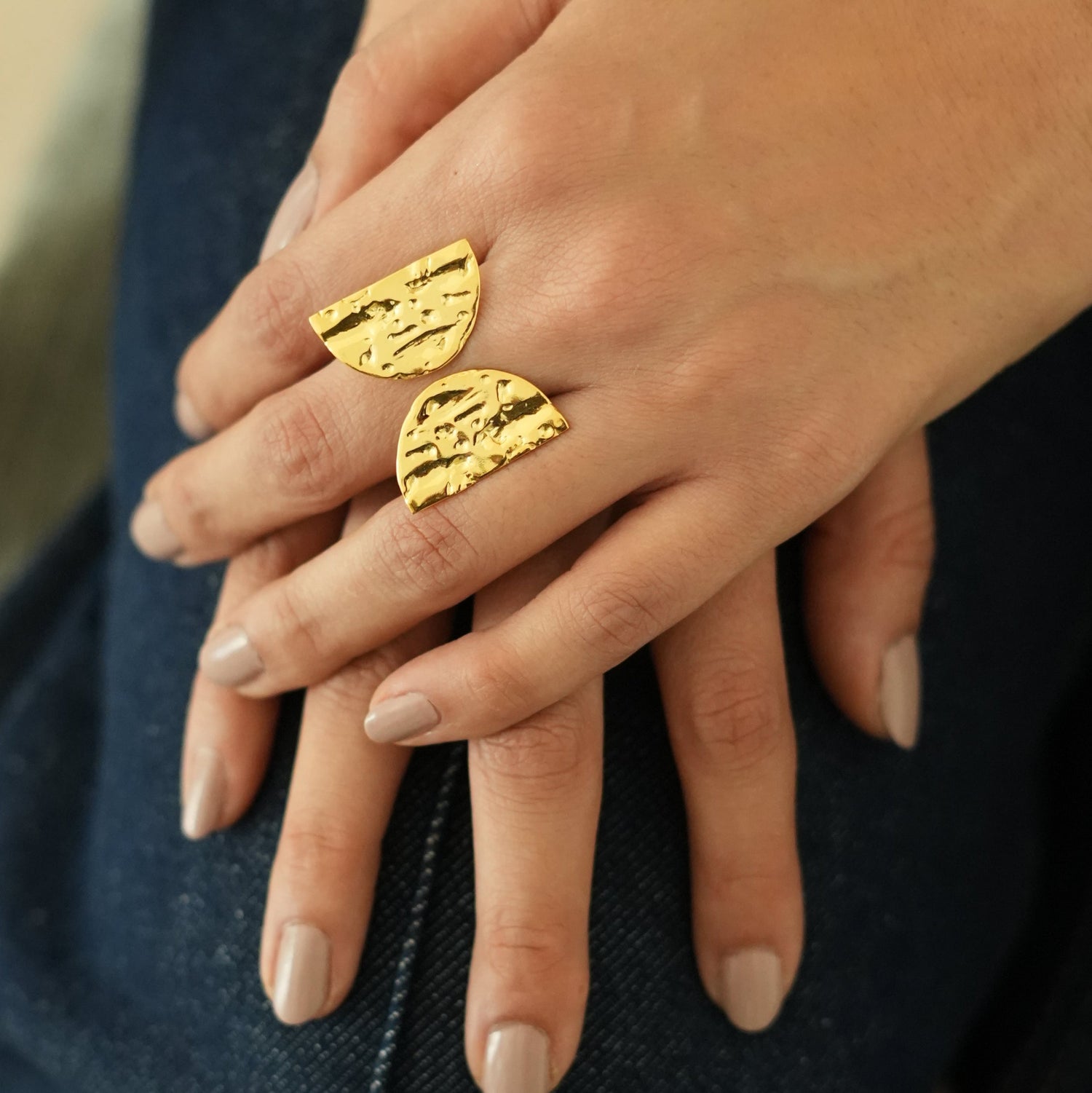 Double D textured gold ring