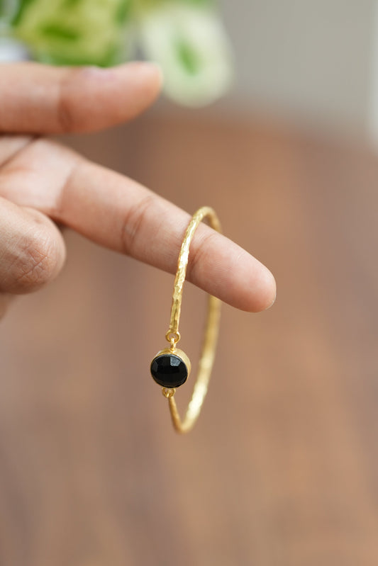 Gold bracelet with a black onyx