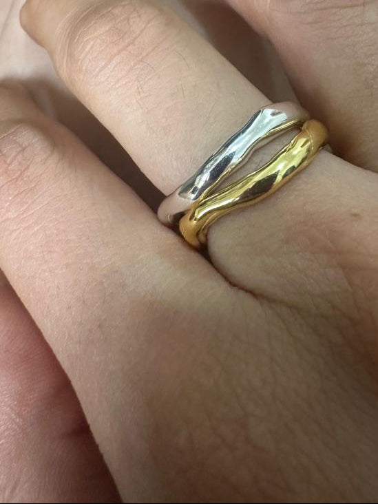 Gold ring on a finger with a blurred background