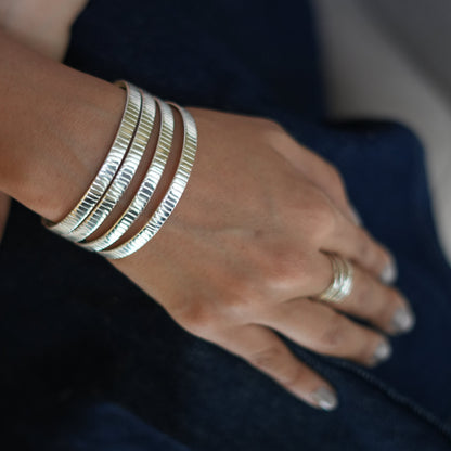 lined textured silver bangle